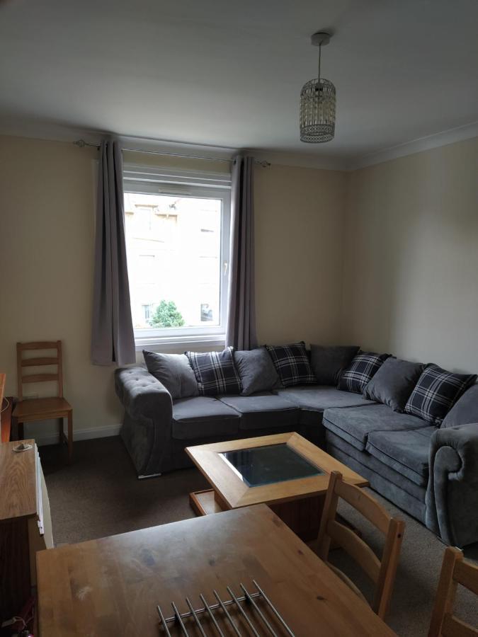 Self Catering 2 Bedroom Flat, Frequent Buses, 1-Minute Walk To Bus Stop, 20 Minutes To City Center Edinburgh Exterior foto