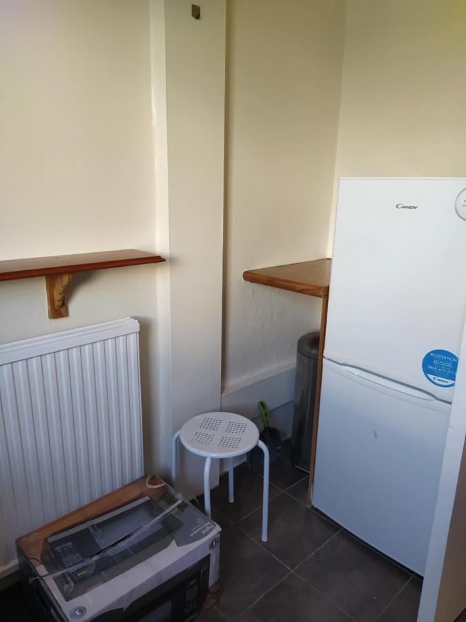 Self Catering 2 Bedroom Flat, Frequent Buses, 1-Minute Walk To Bus Stop, 20 Minutes To City Center Edinburgh Exterior foto
